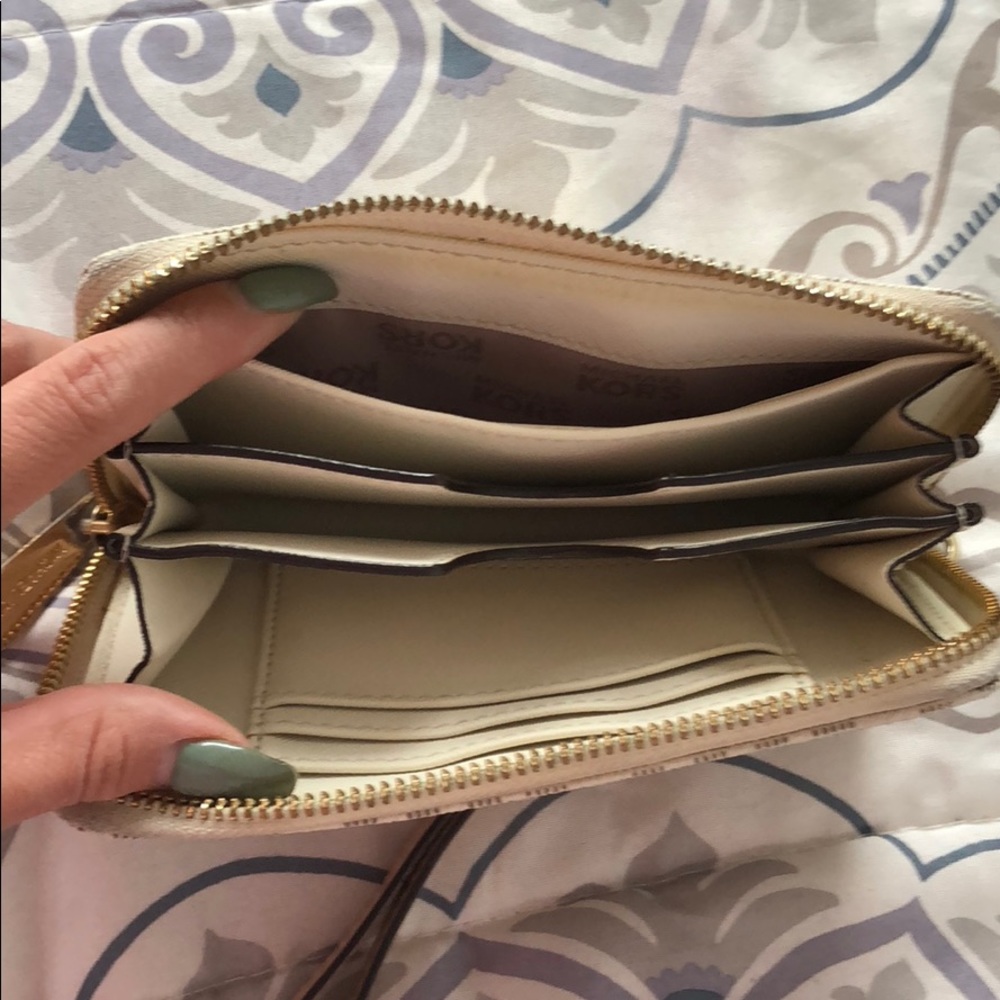 MK tech wristlet - Picture 3 of 3